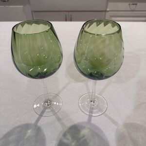 Elegant Green Wine Glasses Set
